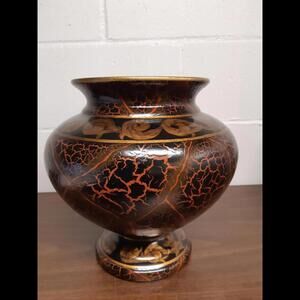 Gorgeous Vintage Oriental Accent Vase with Lacquer Finish